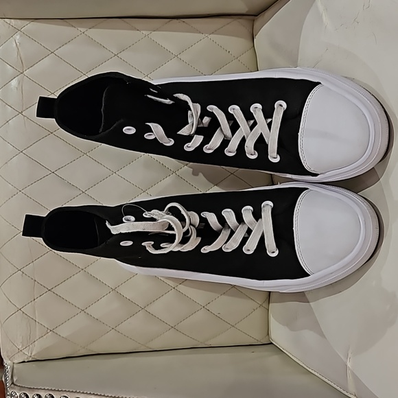 WILD FABLE UNISEX HIGH TOP BLACK AND WHITE SNEAKERS SIZE 11 - Picture 1 of 5